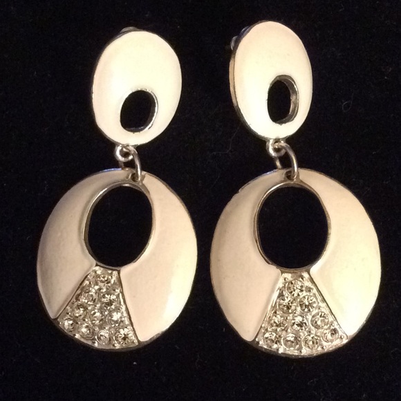 Jewelry - 🌹White enamel and rhinestone silver drop earrings